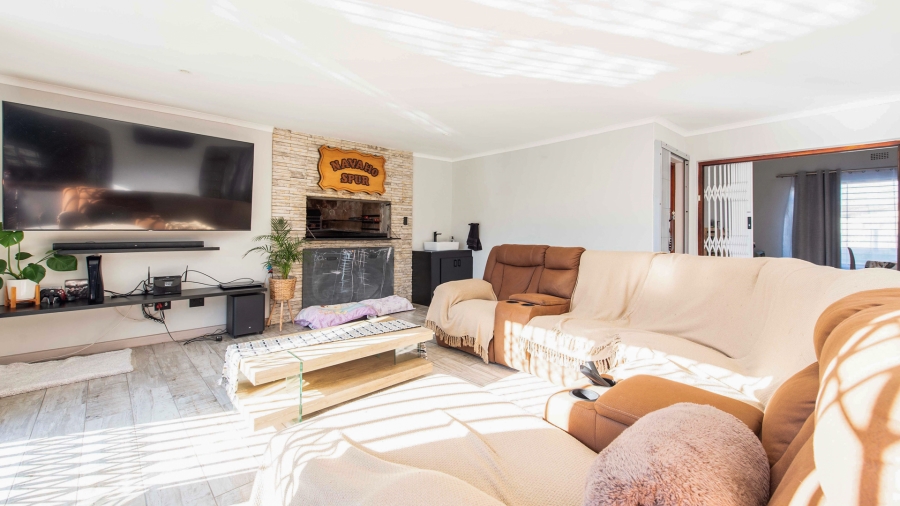 5 Bedroom Property for Sale in Bonny Brook Western Cape